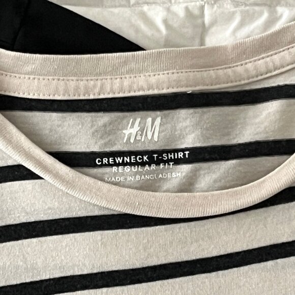 H&M Men's T-Shirt Lot Black + Black & White Stripe Reguar Fit Size Medium - Picture 3 of 4